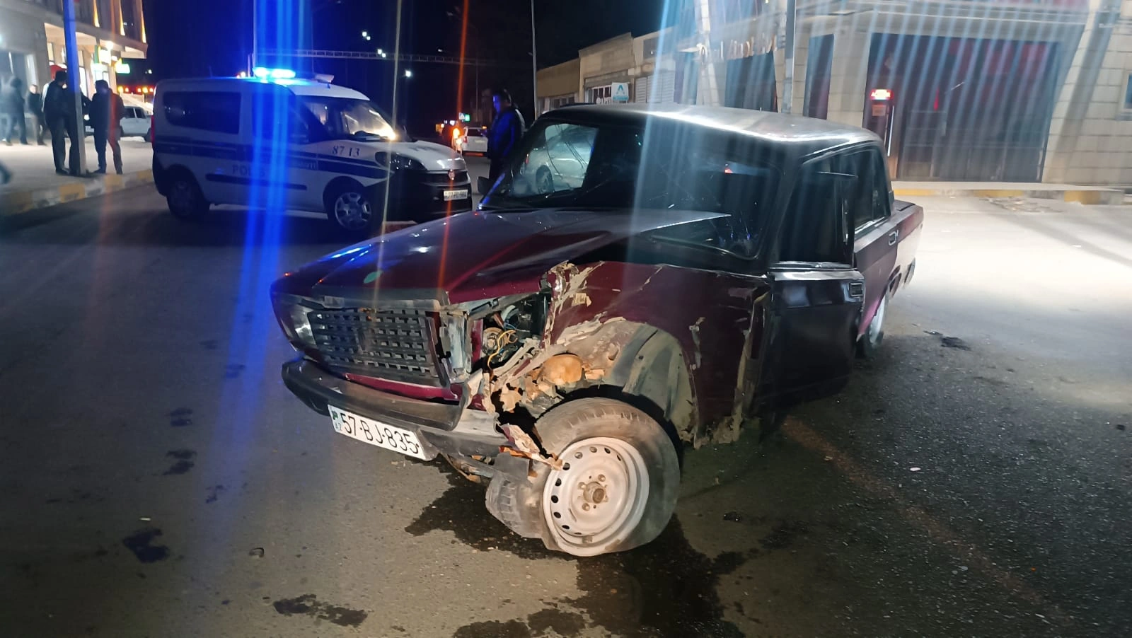 Tovuzda sürücü avtomobilini işıq dirəyinə çırpıb -FOTO