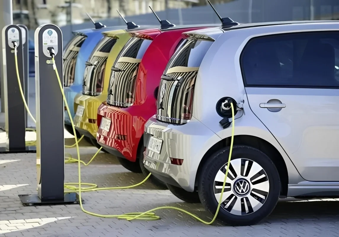 Elektromobil sahiblərinin NƏZƏRİNƏ: Çin istehsalı olan maşınlar daha çox risk altındadır