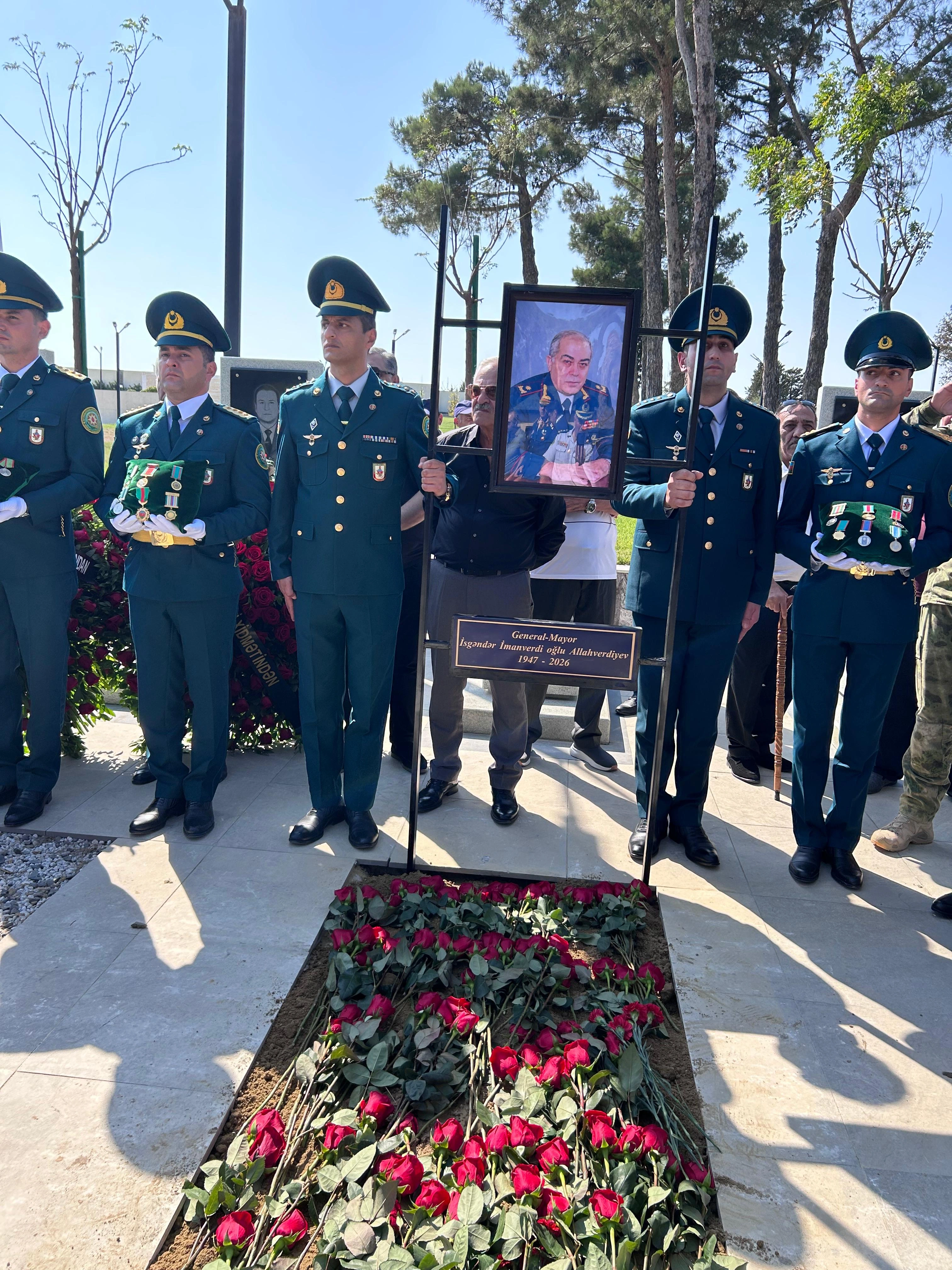 Polkovnik Dövlət Sərhəd Xidmətinin dünyasını dəyişmiş ilk komandanı haqda xatirələrini danışdı...