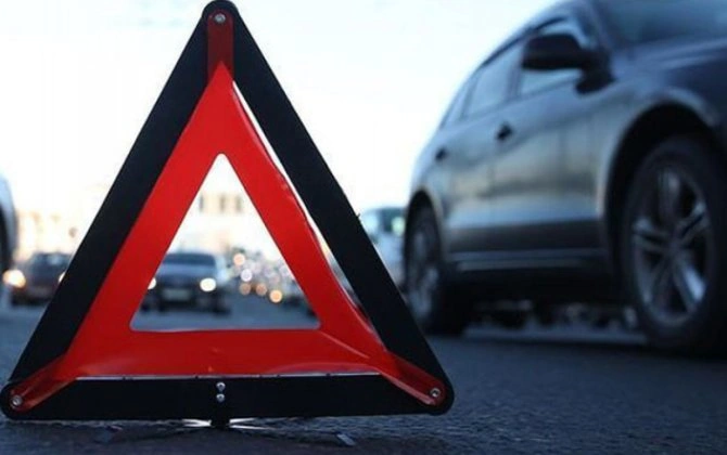 Hacıqabulda minik avtomobili aşıb, 3 nəfər xəsarət alıb