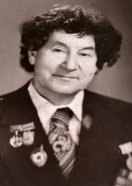 “Müharibə bitəndən sonra atam alman zabitini öldürməyib, silahı yerə qoyub, bayrağı o sancmalı idi”