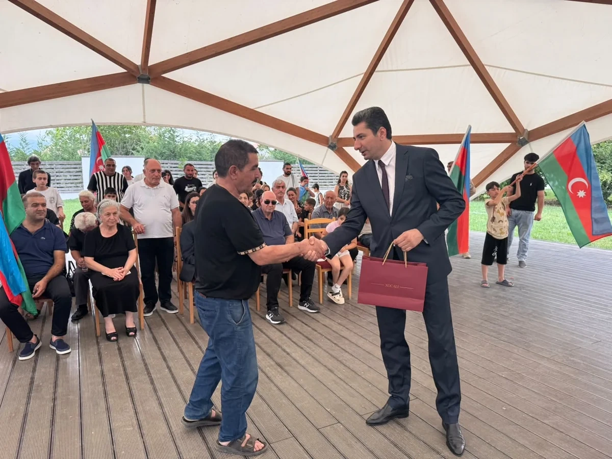 Köç karvanları Xankəndi, Xocalı və Ağdərəyə çatdı, açarlar təqdim edildi