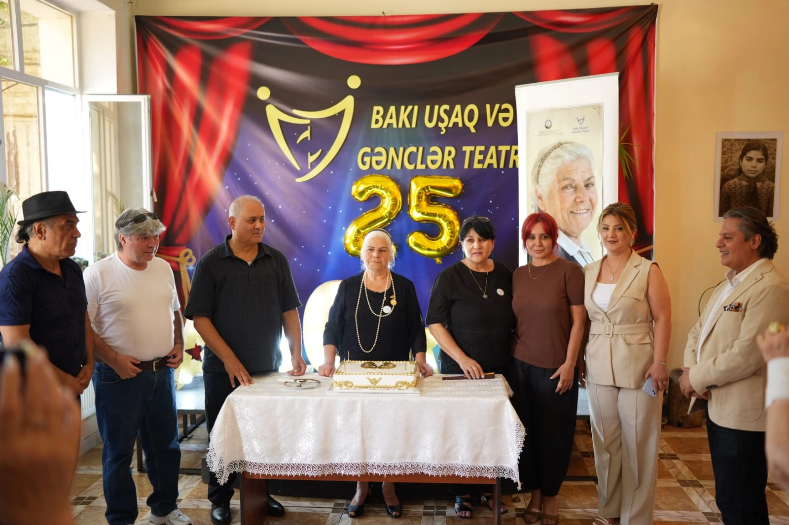Bakı Uşaq və Gənclər Teatrı mövsümü aktrisanın 80 illik yubileyi ilə bağlayıb - FOTOLAR