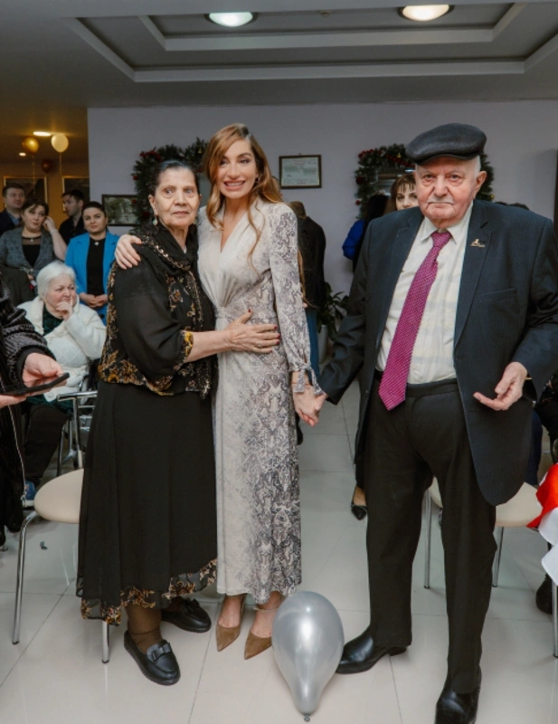 Ahıl şəxslər üçün sosial xidmət müəssisəsində Yeni il süfrəsi açılıb - FOTO