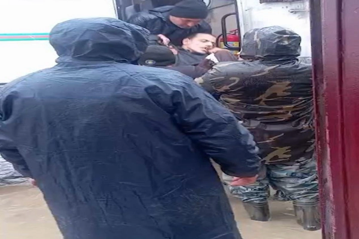 Xaçmazda evlərə su dolub, köməksiz vəziyyətdə qalan 22 nəfər təxliyə edilib - VİDEO - FOTO