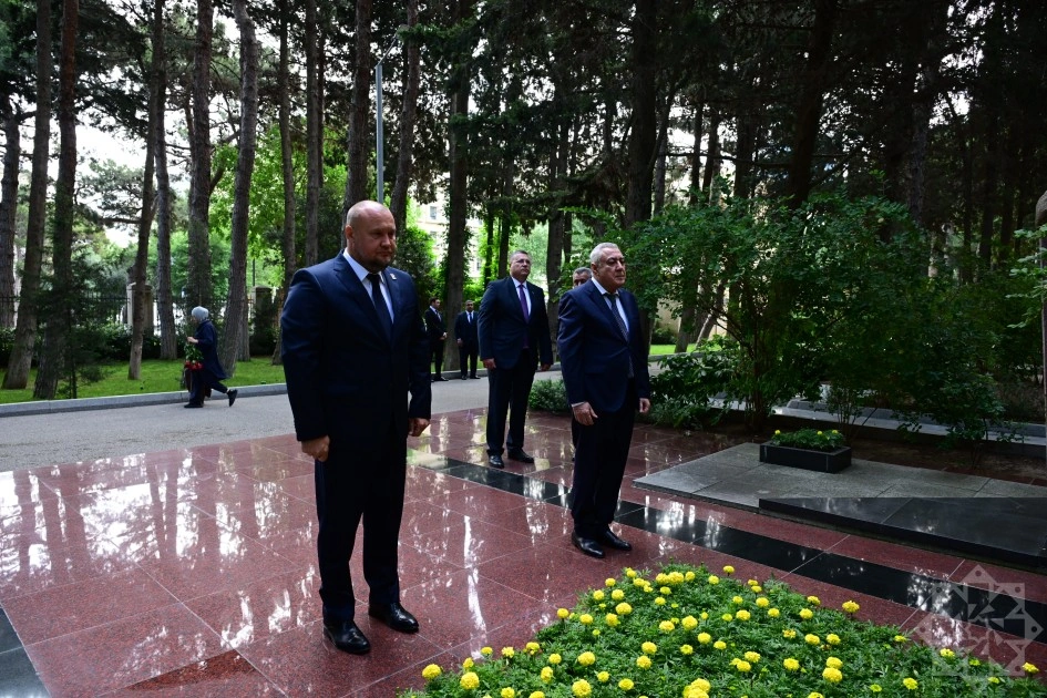 Həştərxan vilayətinin vitse-qubernatoru Fəxri xiyabanı ziyarət etdi - FOTOLAR