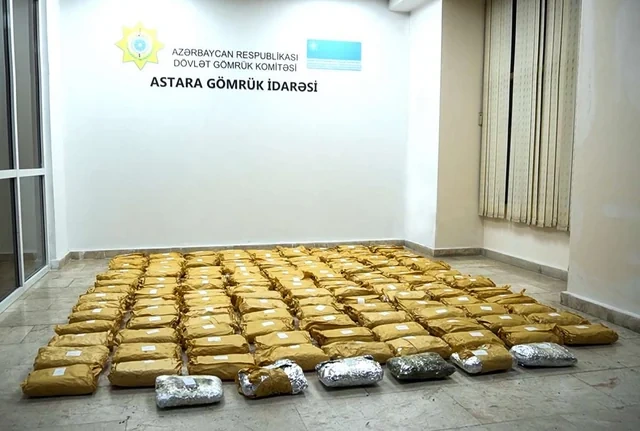 Kivi yükü aparan nəqliyyat vasitəsində külli miqdarda narkotik aşkarlandı - FOTO/VİDEO