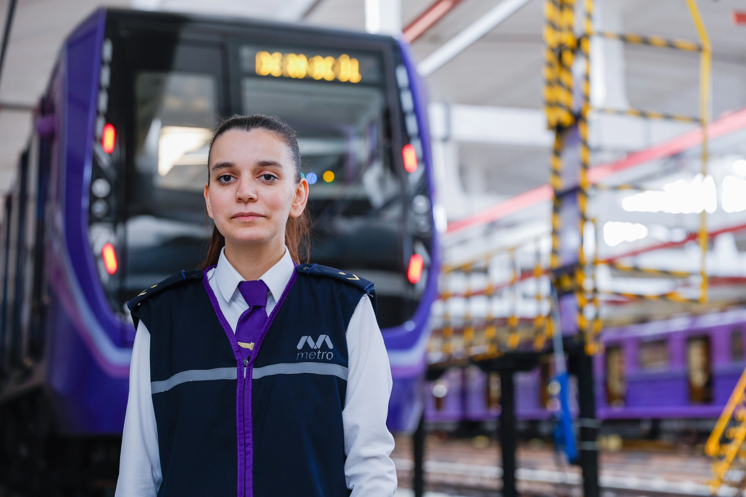 Bakı metrosunda daha bir qadın maşinist kimi fəaliyyətə başlayıb - FOTOLAR