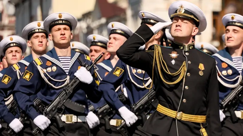 "Atəşkəsin ilk günü: Moskvada texnikasız parad, tərəflərdən qarşılıqlı ittihamlar" - BBC