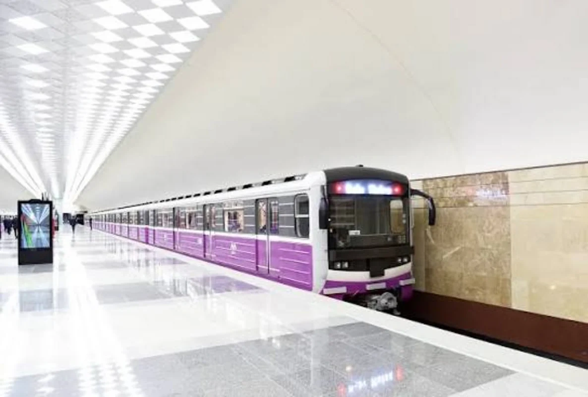 Bakı metrosunda halı pisləşən kişi öldü