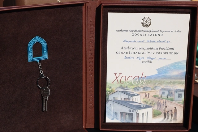 Növbəti köç karvanı Qırmızı Bazar qəsəbəsinə və Məmmədbəyli kəndinə çatıb, açarlar təqdim edilib - FOTO
