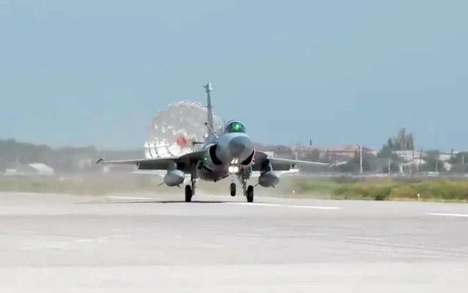Azərbaycan və BƏƏ hərbi pilotları birgə təlimdə döyüş tapşırıqlarını dəqiqliklə yerinə yetiriblər - VİDEO