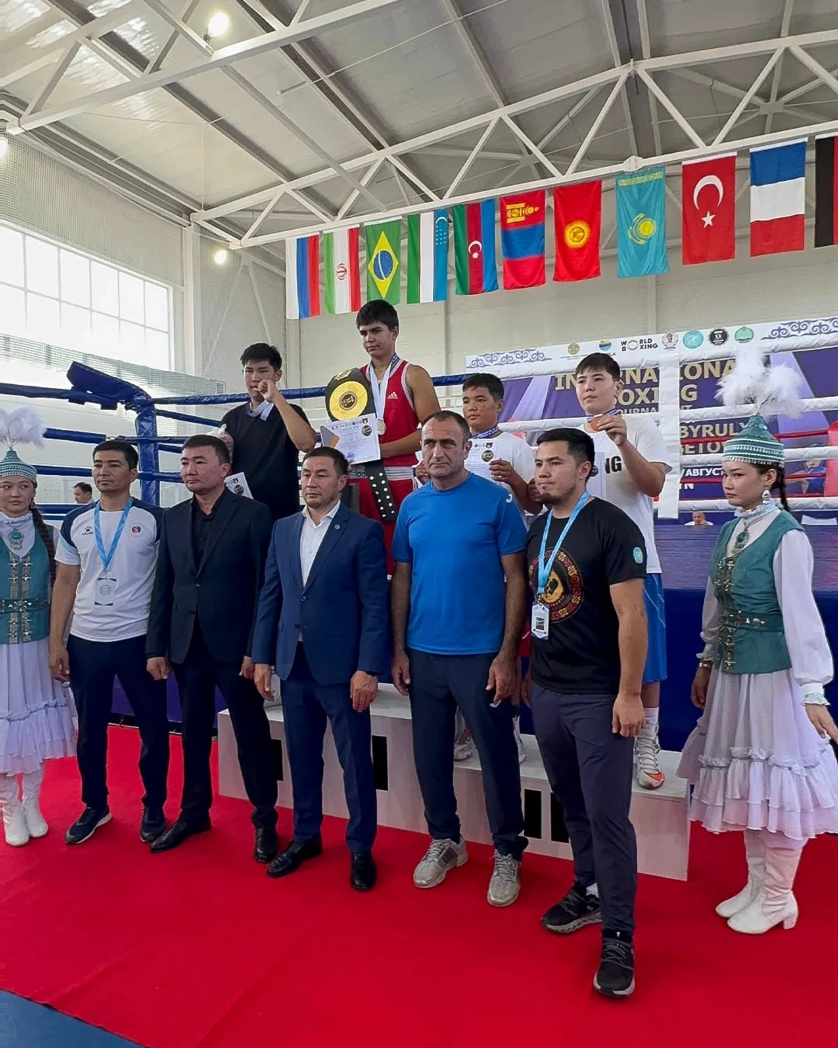 Azərbaycanın iki boksçusu Qazaxıstanda qızıl medal qazanıb - FOTO