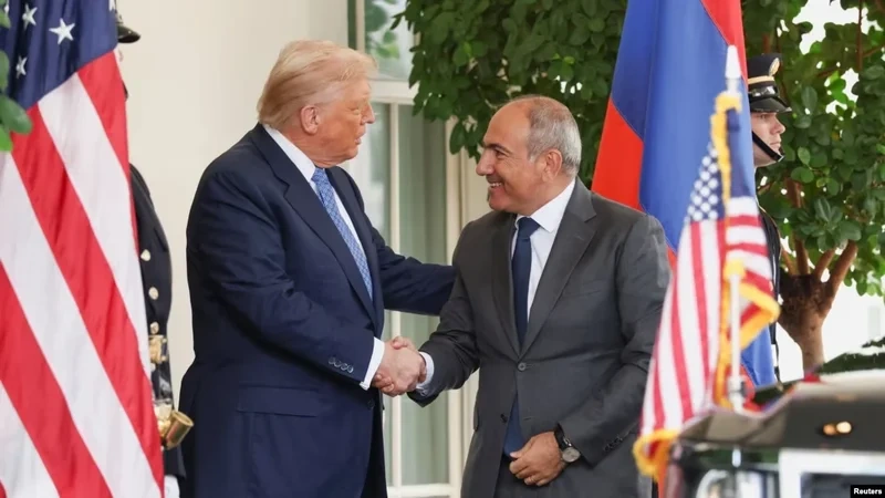 Tramp Paşinyanı təbrik etdi