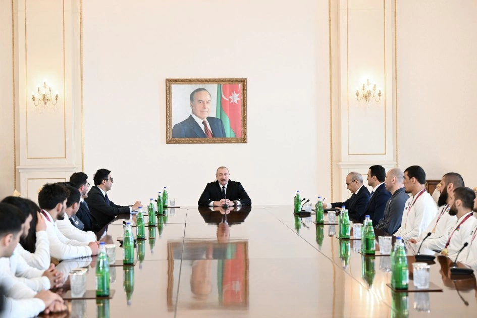 Prezident çempion olan güləşçiləri qəbul etdi - FOTOLAR