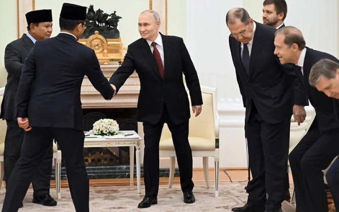 İndoneziyalı siyasətçilər və iş adamları Putini qəhrəman sayırlar