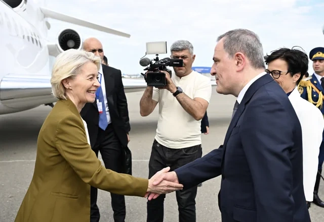 Ursula Fon der Lyayen Azərbaycana səfərə gəlib - FOTO