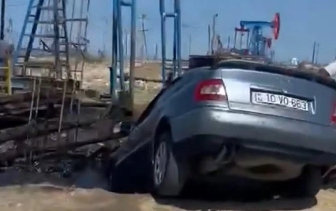 Bakıda avtomobil neft quyusuna düşdü - VİDEO
