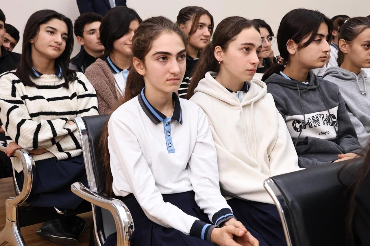 BSU-nun rektoru Astara rayonunda məktəblilərlə görüş keçirib - FOTOLAR