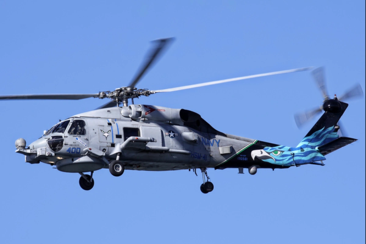 Ərəb dənizində ABŞ helikopteri qəza enişi edib, hərbçi itkin düşüb