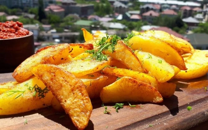 Bakıda restoran kartofu qızartdığı yağın pulunu da hesaba yazdı –“Tavanın da pulunu əlavə edin, ödəniş edim”- FOTO