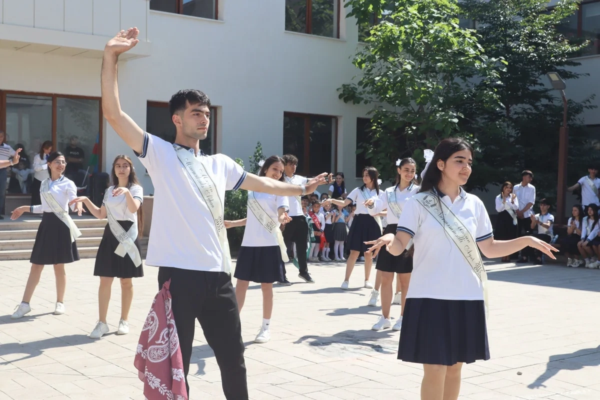 Xankəndi, Xocalı və Ağdərə məktəblərində "Son zəng" çalındı - FOTO