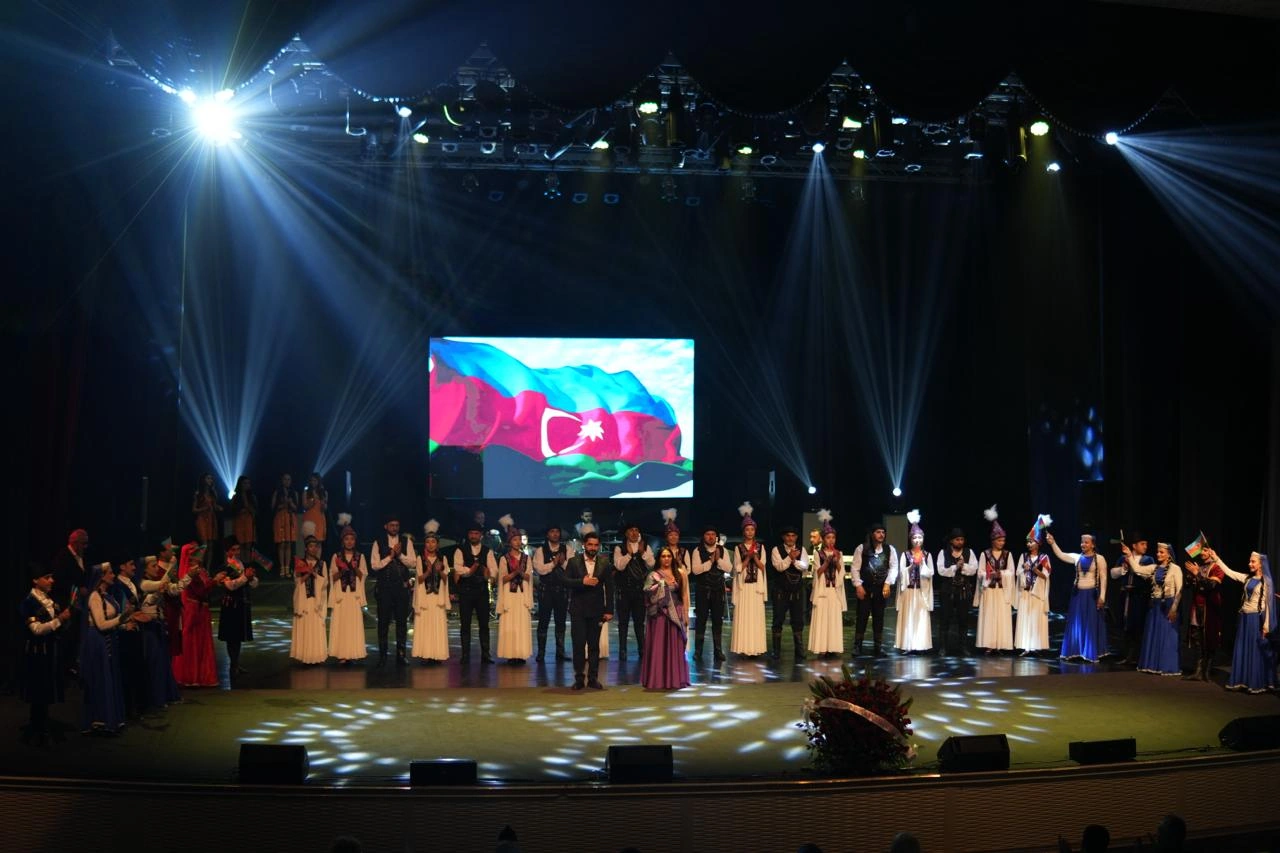 XV Beynəlxalq İpək Yolu Musiqi Festivalı təntənəli bağlanış konserti ilə yekunlaşıb - FOTO