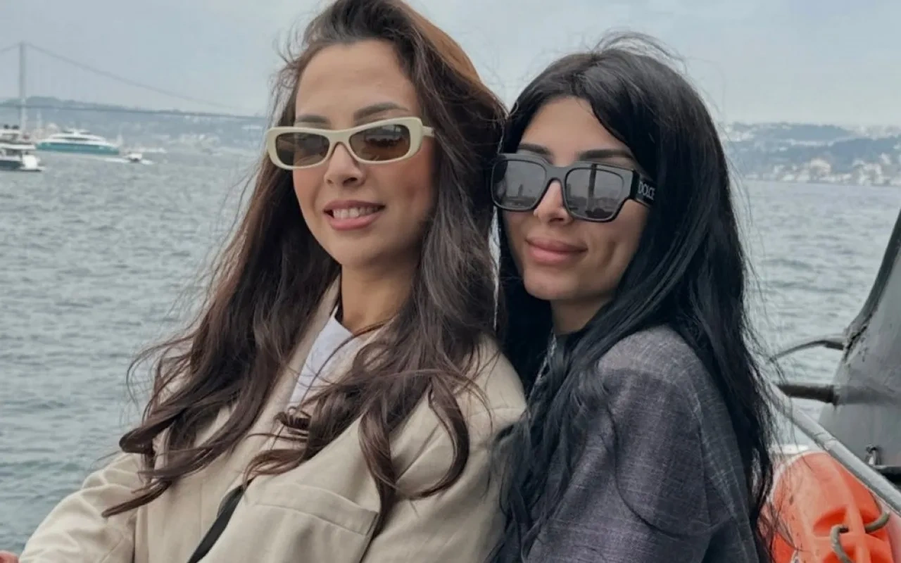 Blogerin bacısı qəzada həlak oldu - FOTO