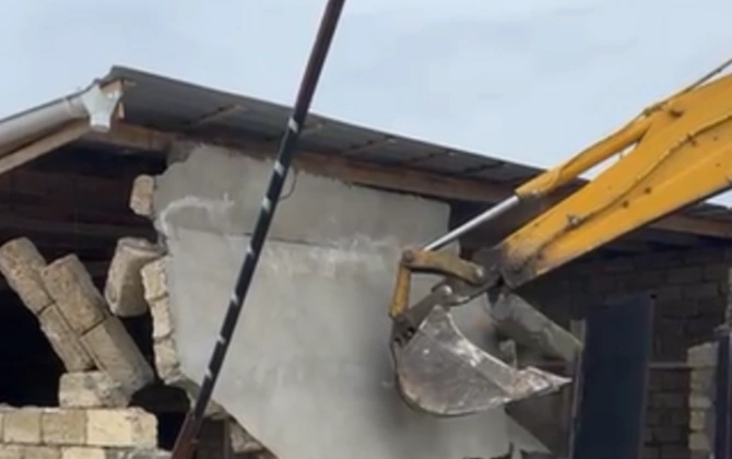 Bakıda daha bir qanunsuz tikili söküldü - FOTO/VİDEO