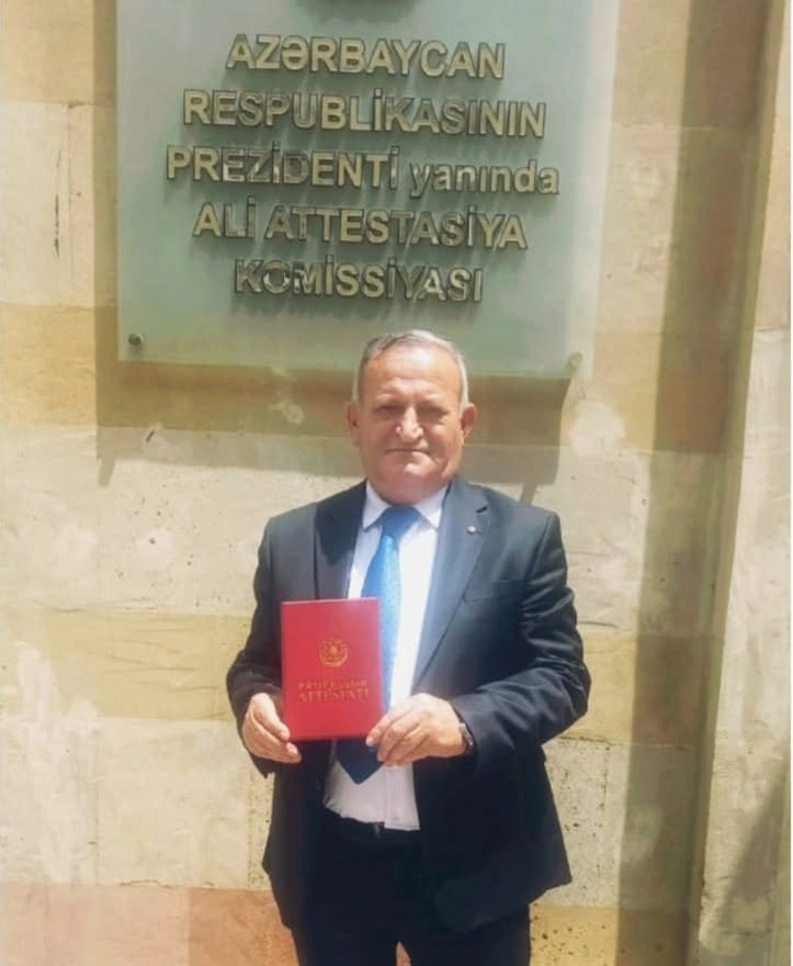 Vəzifəli şəxsə elmi ad verildi - RƏSMİ