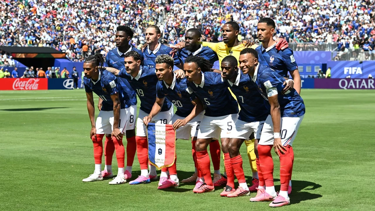 "Fransa millisinin futbolçusu irqi təhqirlərə məruz qaldı" - "Le Journal du Dimanche"