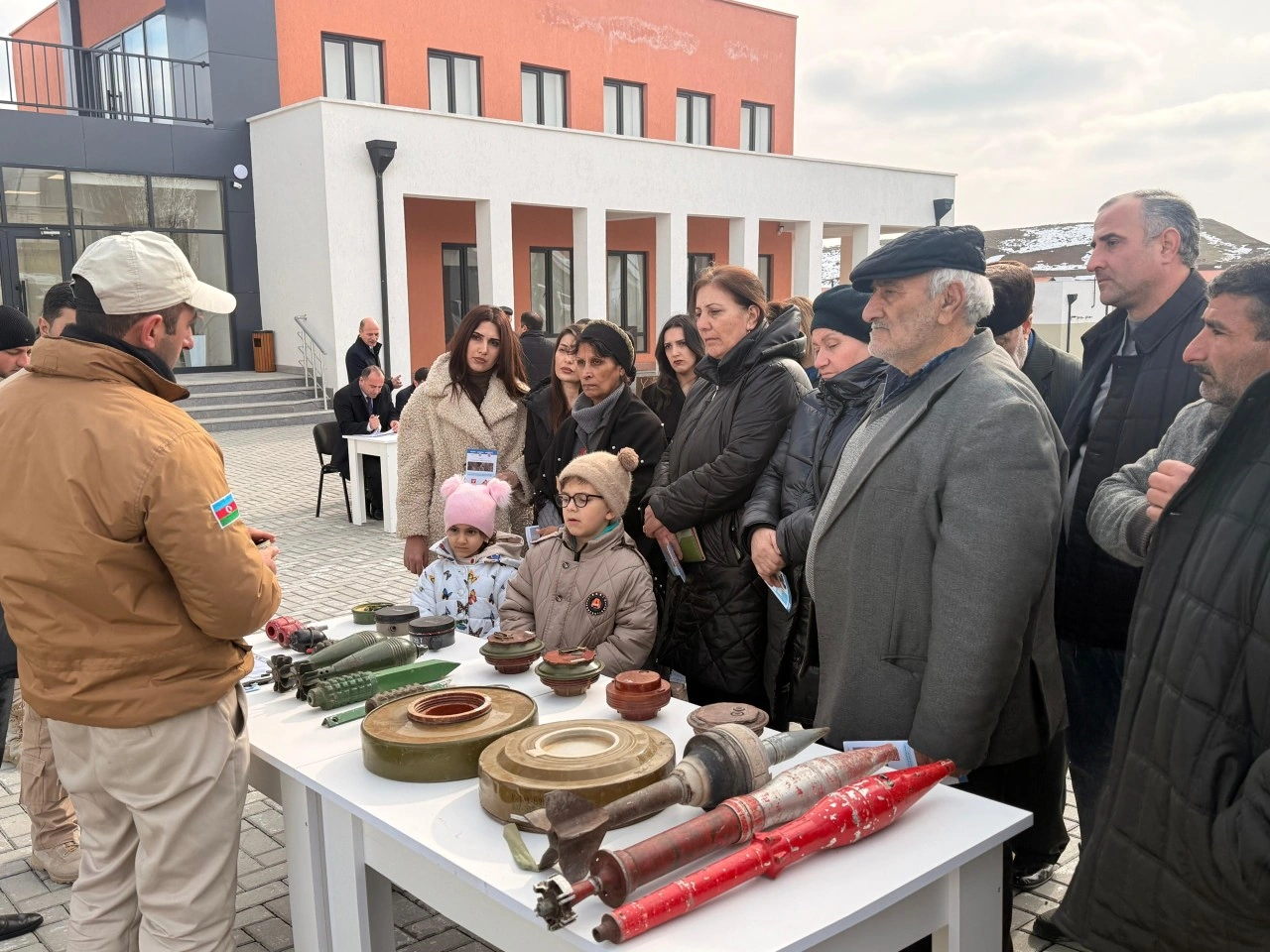 Cəbrayıl rayonunun Horovlu kəndinə çatan ailələrə evlərinin açarları təqdim olundu - FOTO
