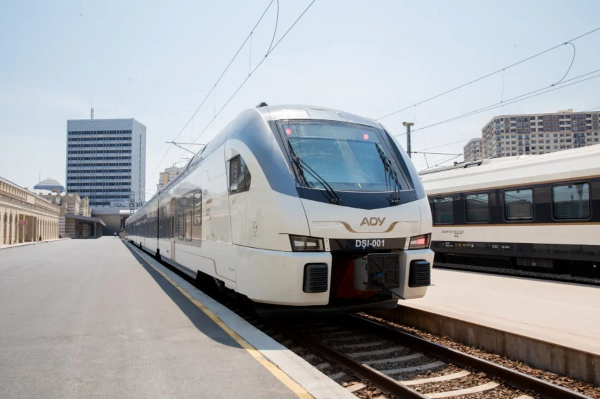 Metroda xətlər ayrıldı, ADY alternativ marşrut təklif etdi: Cəmi 11 dəqiqəyə çatacaqsınız - FOTO