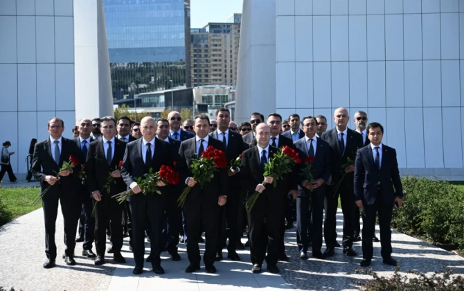 Azərbaycan XİN-in rəhbər heyəti Zəfər parkını ziyarət edib