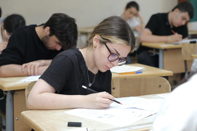 II və III ixtisas qrupları üzrə ali məktəblərə qəbul imtahanı keçirilib- YENİLƏNİB