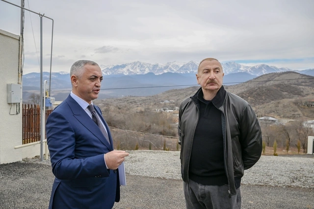 İlham Əliyev Ağdərənin Heyvalı kəndində Abbasovlar ailəsinə baş çəkib
