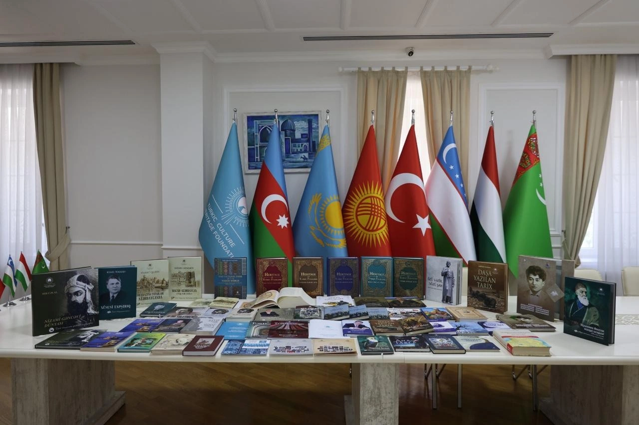 “Birinci Türkoloji Qurultay” kitabının təqdimatı keçirilib - FOTOLAR