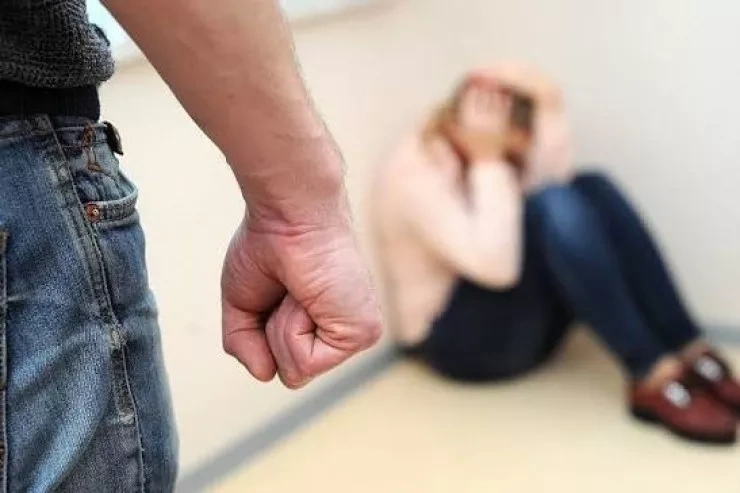 Masazırda 65 yaşlı kişi özündən 16 yaş kiçik sevgilisini döydü