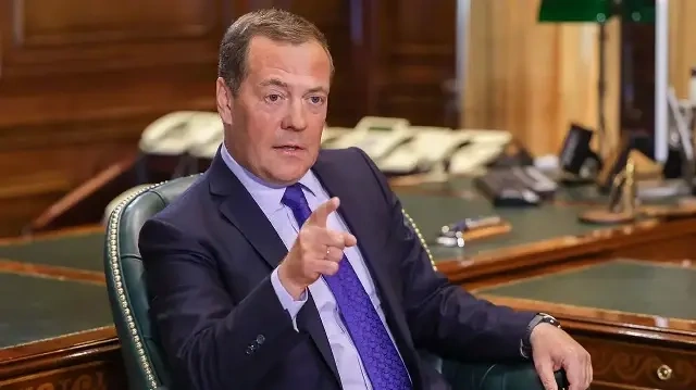 "Tramp Qrenlandiyanı təcili götürməlidir, əks halda Rusiyanın tərkibinə qatılacaq" - Medvedev