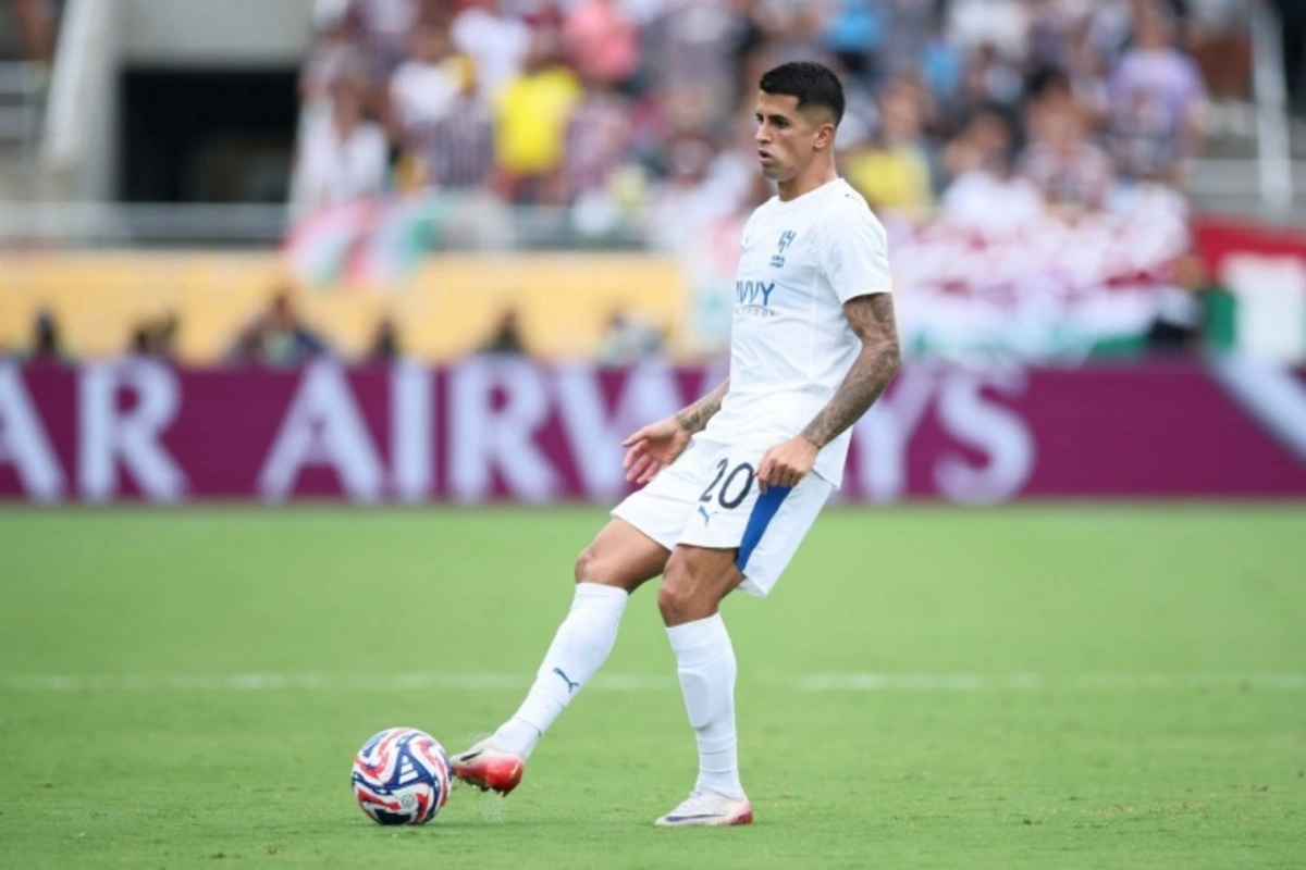Üç məşhur klub portuqaliyalı ulduz futbolçunu almaqda maraqlıdır
