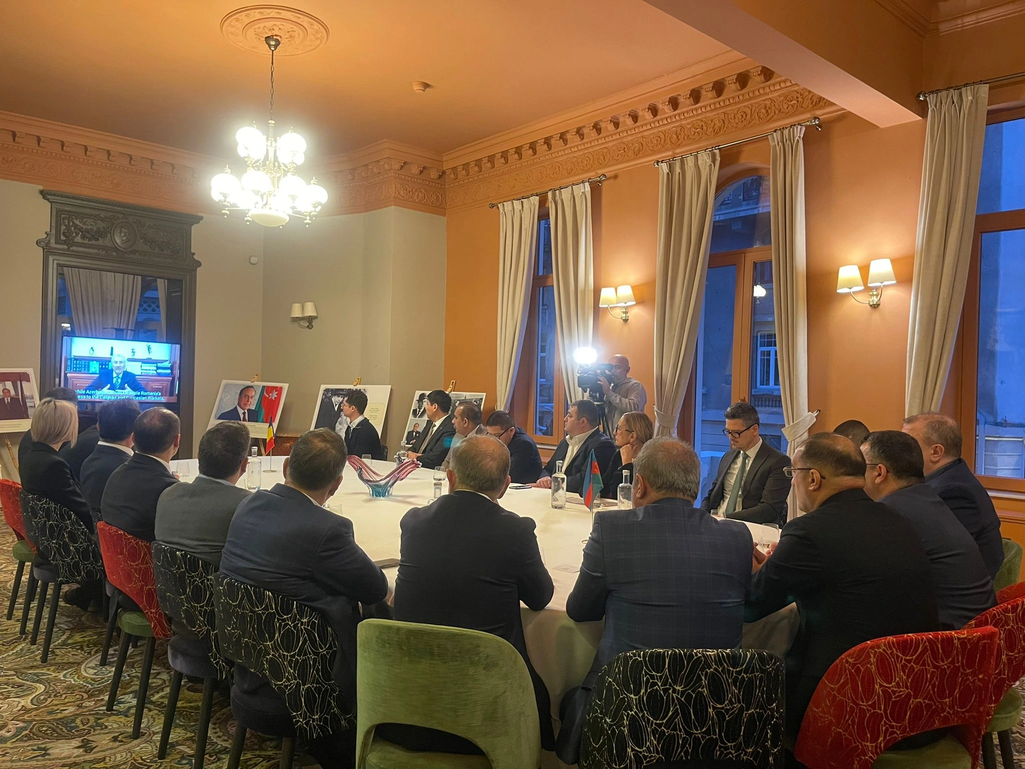 Ümummilli liderin xatirəsi Buxarestdə yad edildi - FOTOLAR