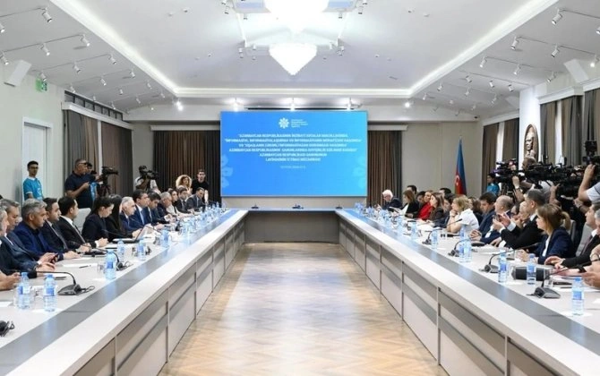 MEDİA-da uşaqların zərərli informasiyadan qorunmasına dair qanun layihəsi müzakirə olundu - FOTO