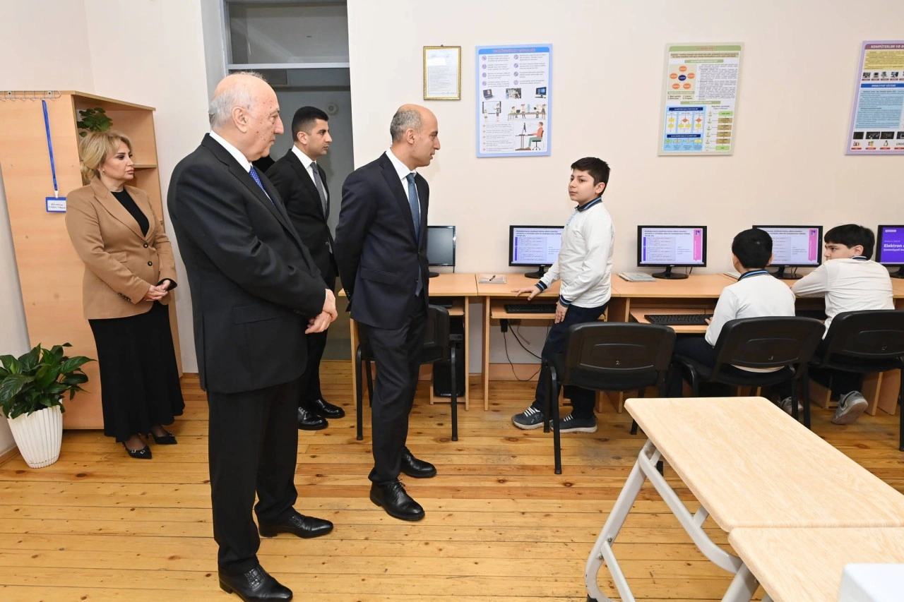 Elm və təhsil naziri Sumqayıtdakı 1 nömrəli tam orta məktəbdə - FOTOLAR