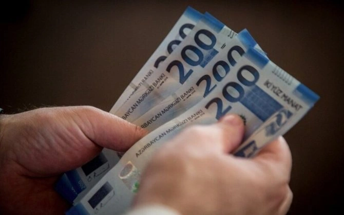 Dövlət qurumlarında işləyən şəxslərin maaşı ilə bağlı yeni QƏRAR