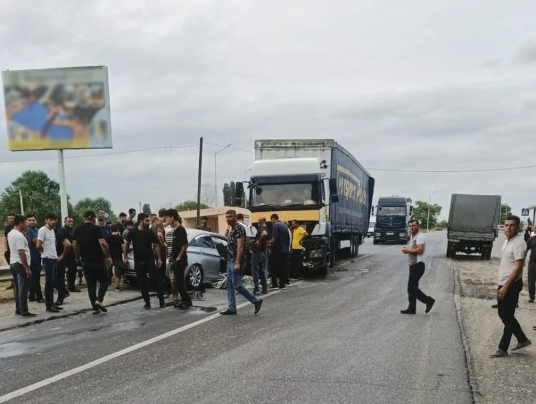 Şabranda yük və minik avtomobilləri toqquşdu: Ölən var - FOTO