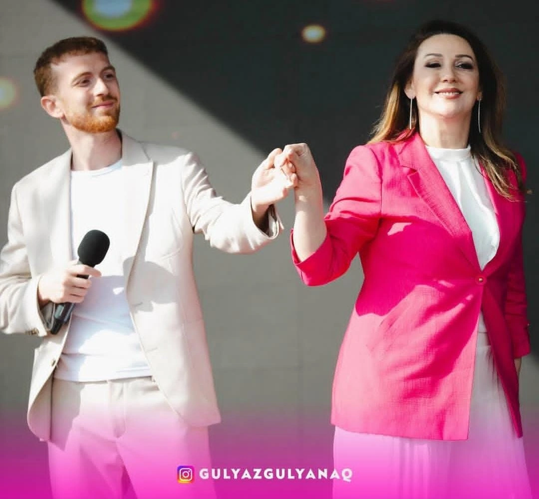 “Evlənmək mövzusunu ildə 4-5 dəfə gündəmə gətirirlər, anamla efirə çıxmaq məni kompleksə salırdı” - FOTO+ÖZƏL