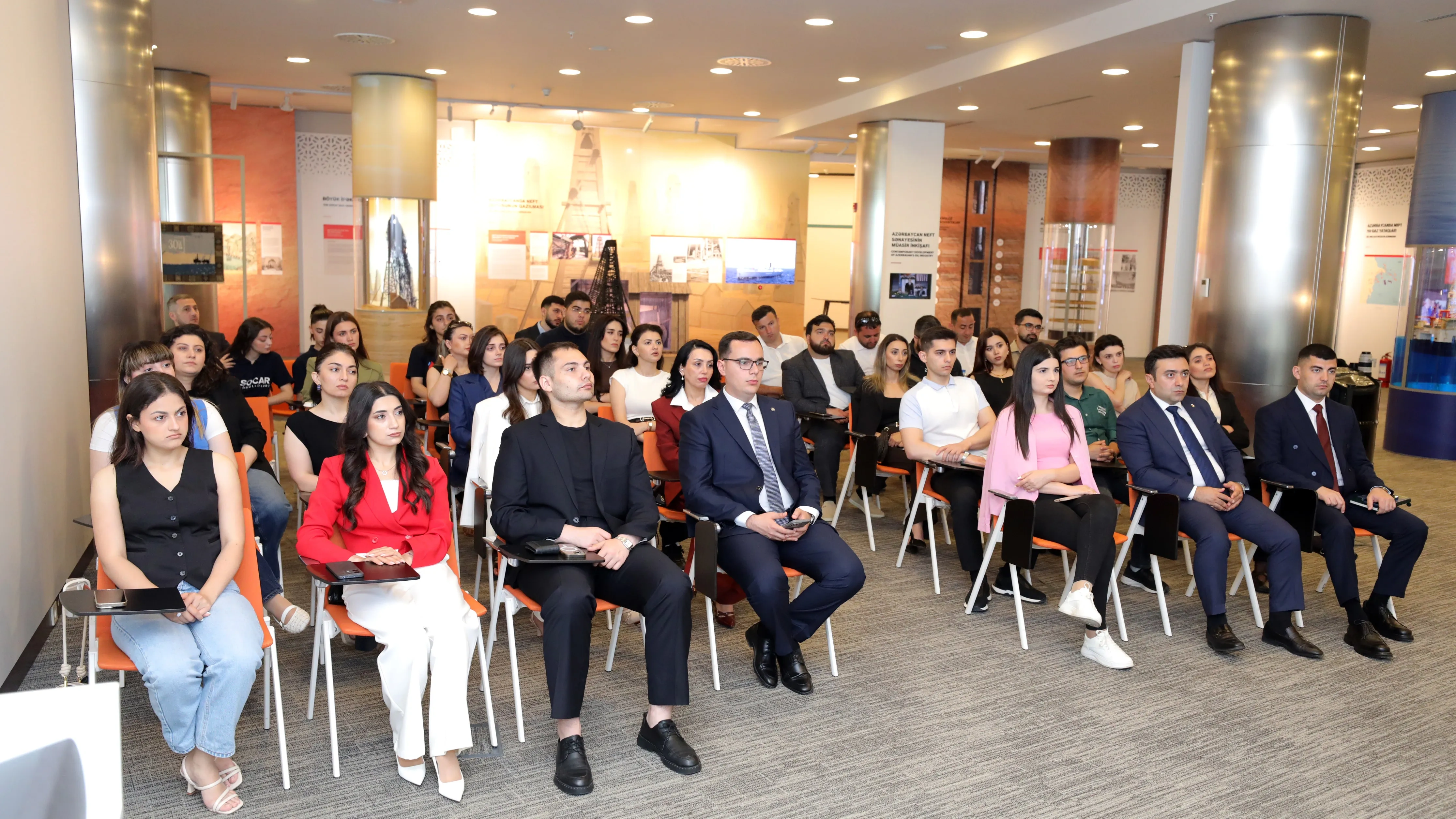 SOCAR-ın Baş ofisində gənc media nümayəndələri üçün növbəti məlumatlandırma sessiyası təşkil olunub - FOTO