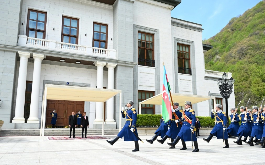 İlham Əliyev Çexiyanın Baş nazirini Qəbələdə qarşıladı - FOTOLAR
