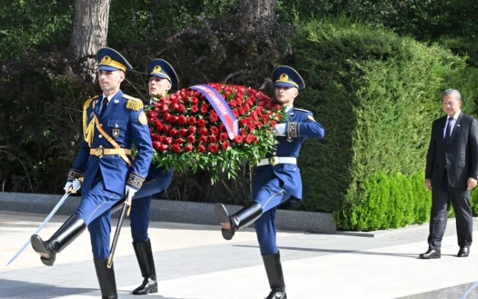 Kambocanın Baş naziri Heydər Əliyevin məzarını ziyarət etdi - FOTOLAR