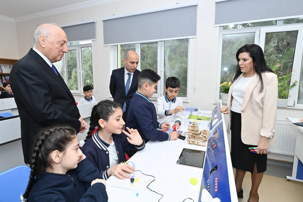 Elm və təhsil naziri Sumqayıtdakı 1 nömrəli tam orta məktəbdə - FOTOLAR